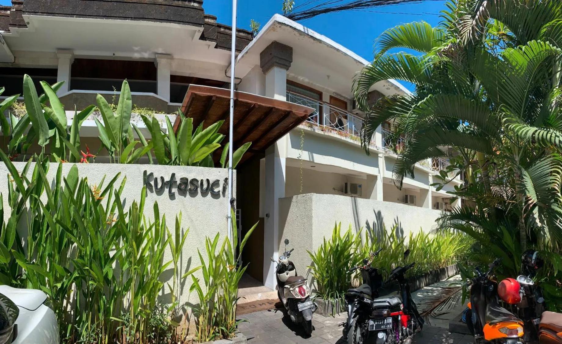 Kuta Suci Guesthouse Luaran gambar