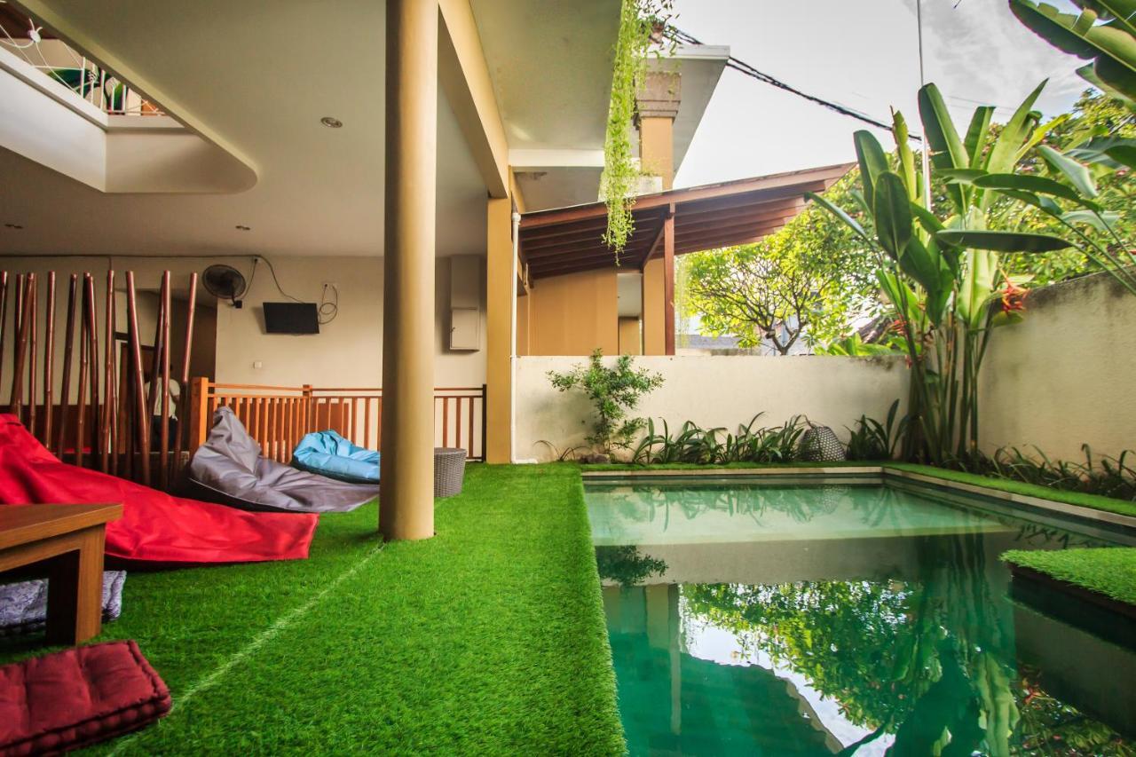 Kuta Suci Guesthouse Luaran gambar